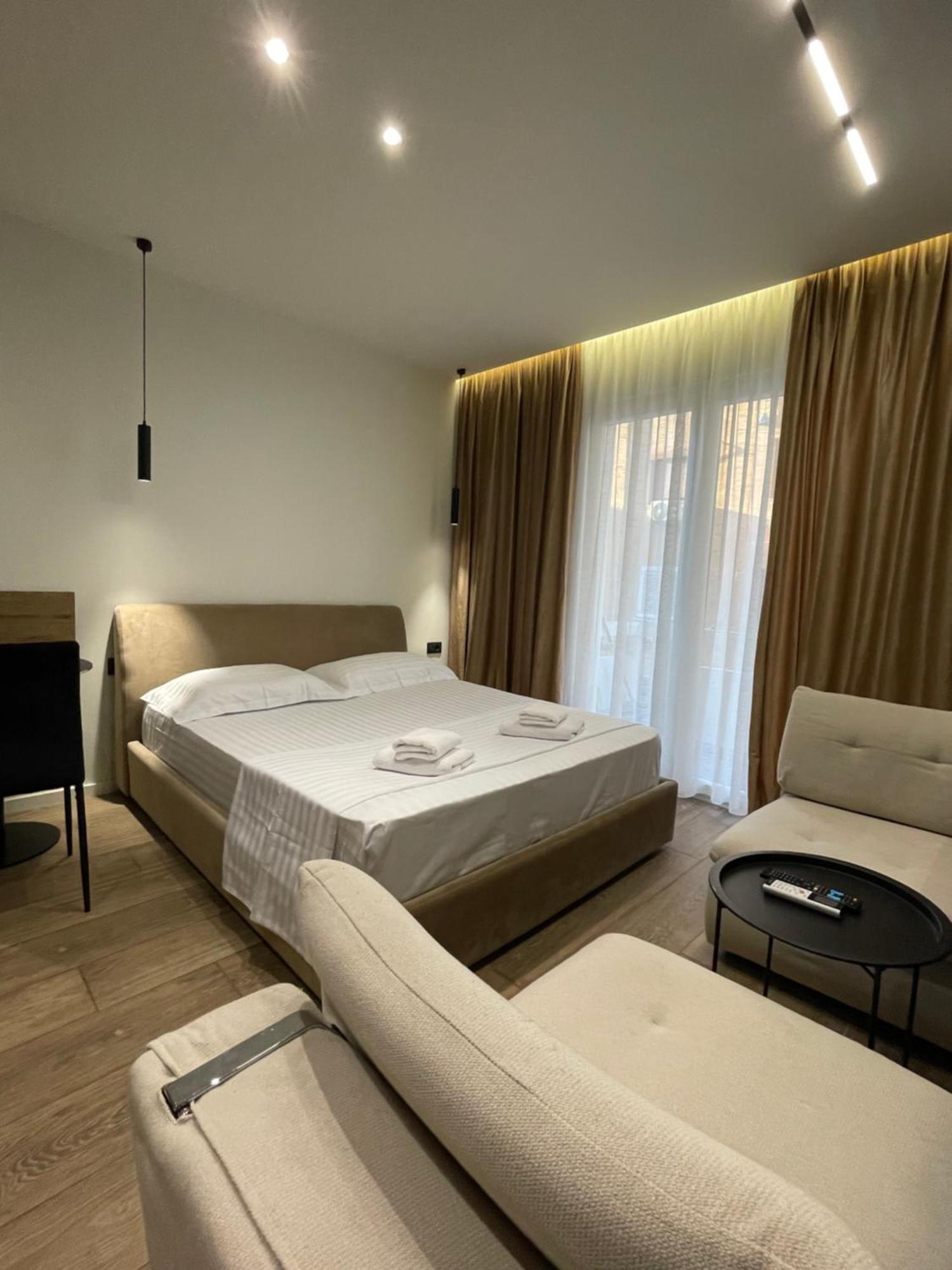 Premium * Tirana
