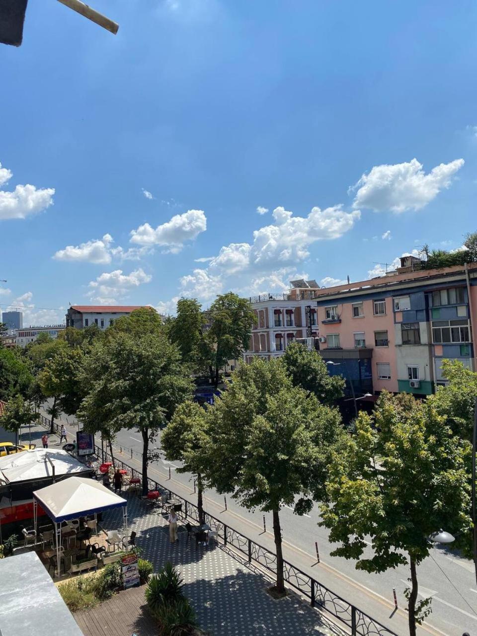Premium * Tiranë