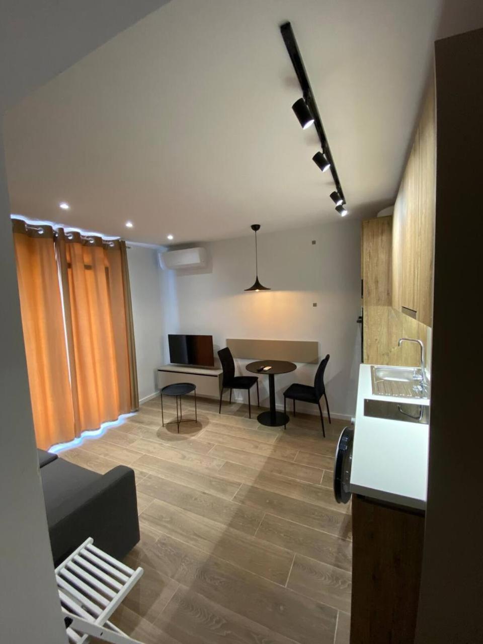 Premium * Tirana